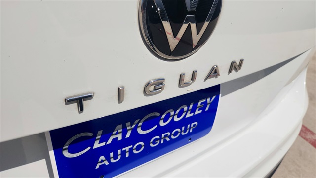 Vehicle image 24 of 33