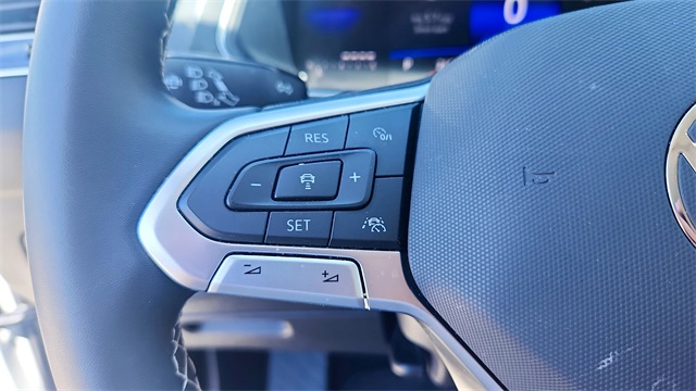 Vehicle image 28 of 33