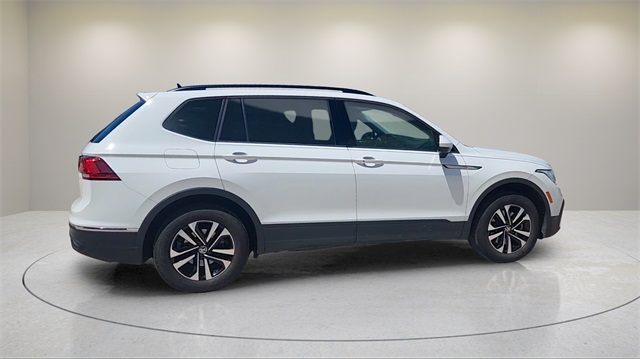 Vehicle image 5 of 33