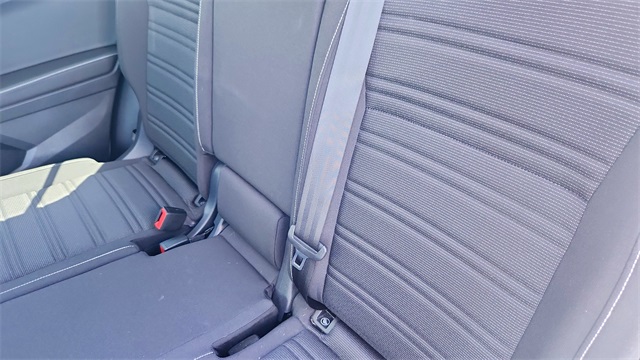 Vehicle image 19 of 33