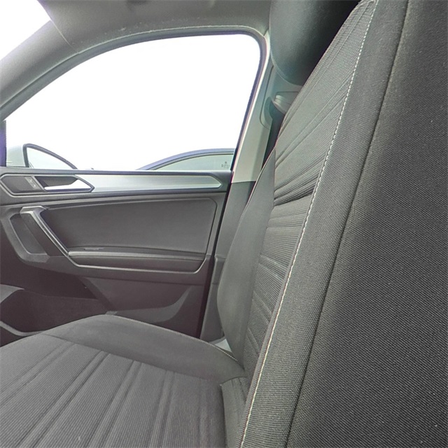 Vehicle image 26 of 28