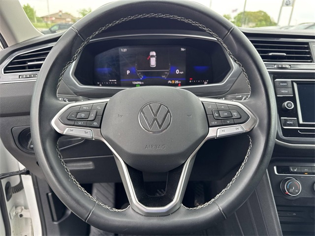 Vehicle image 17 of 28