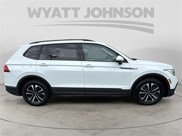 Vehicle image 4 of 28
