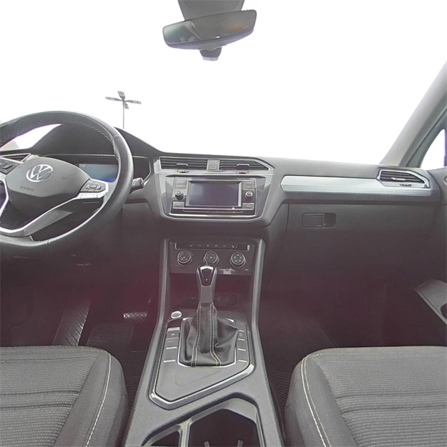 Vehicle image 25 of 28