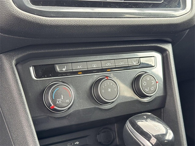Vehicle image 20 of 28