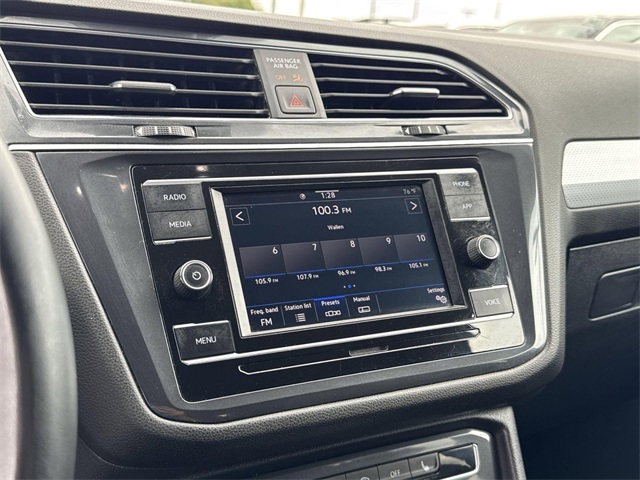 Vehicle image 18 of 28