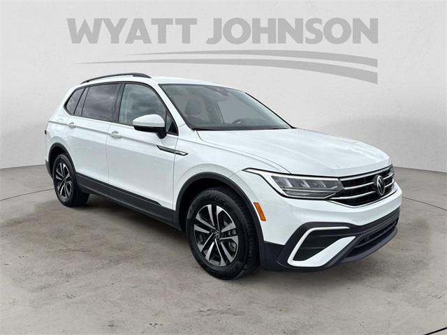 Vehicle image 3 of 28