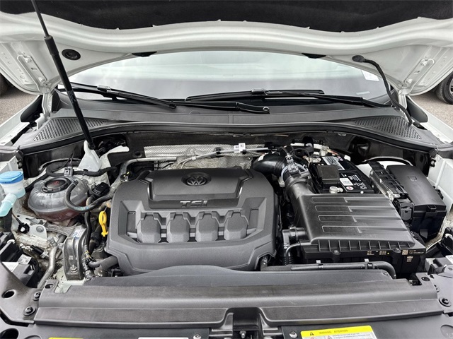 Vehicle image 23 of 28