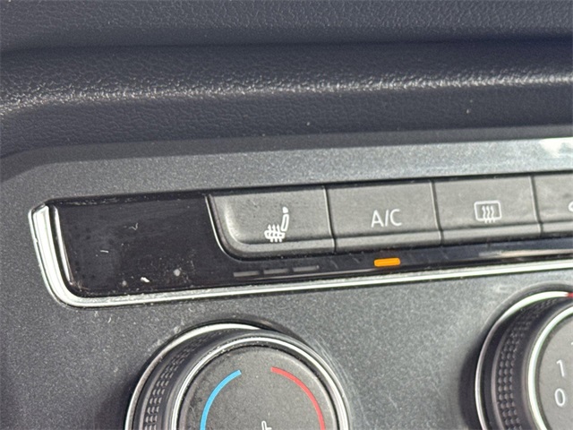 Vehicle image 21 of 28