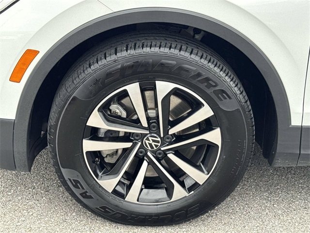 Vehicle image 22 of 28