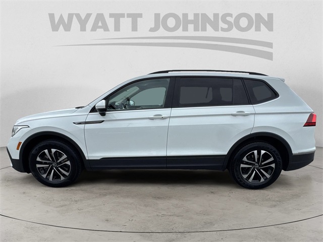 Vehicle image 8 of 28