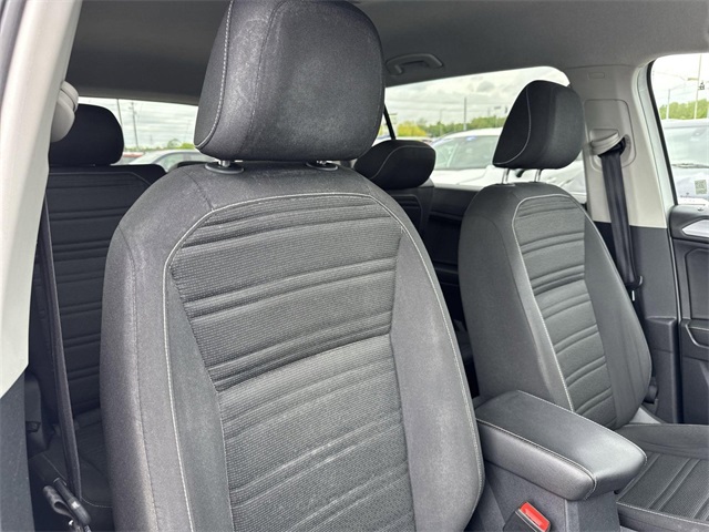 Vehicle image 24 of 28