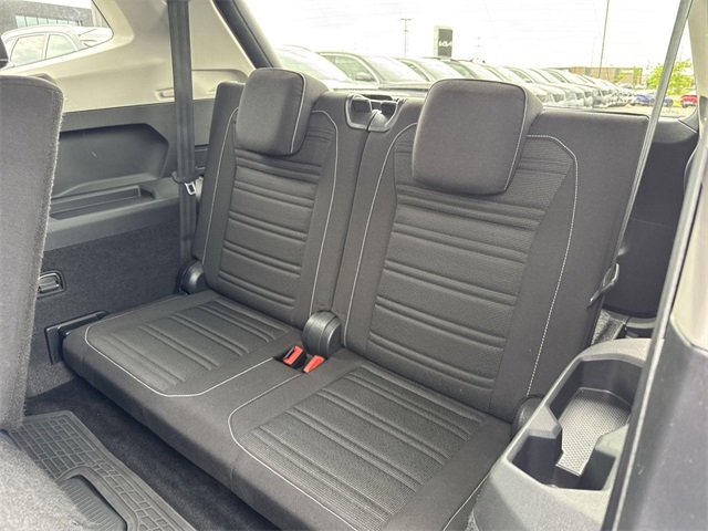 Vehicle image 10 of 28