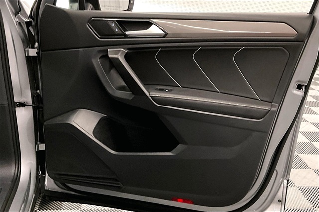 Vehicle image 18 of 37