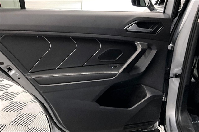 Vehicle image 19 of 37