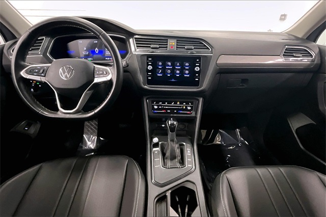 Vehicle image 15 of 37