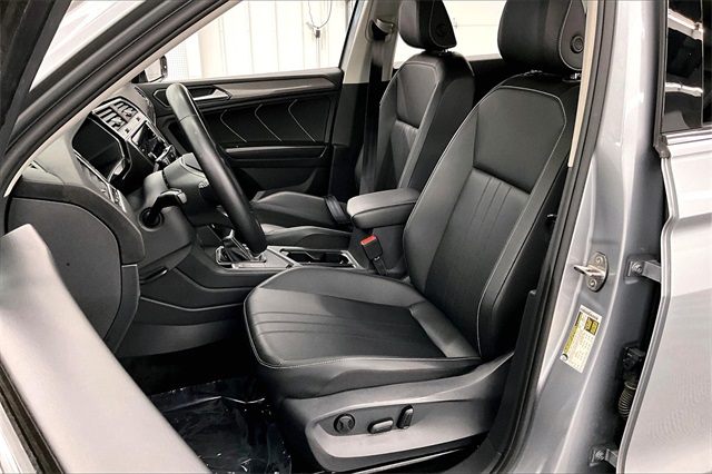Vehicle image 20 of 37