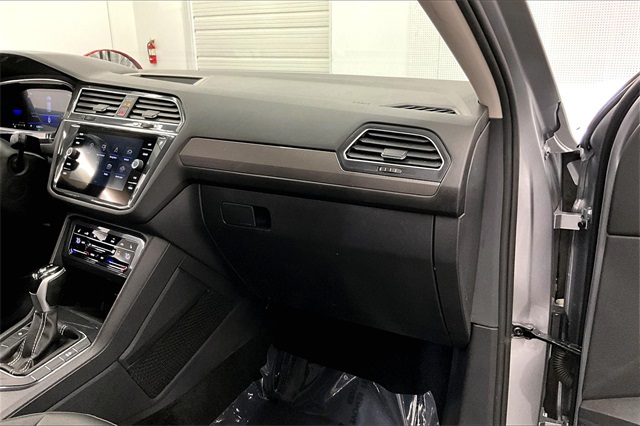 Vehicle image 16 of 37