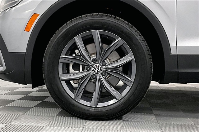 Vehicle image 10 of 37