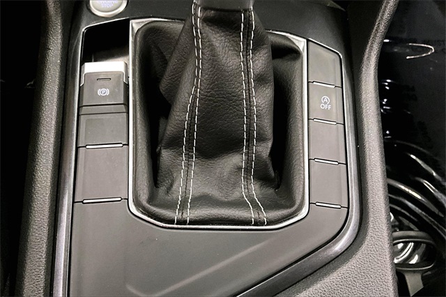 Vehicle image 33 of 37