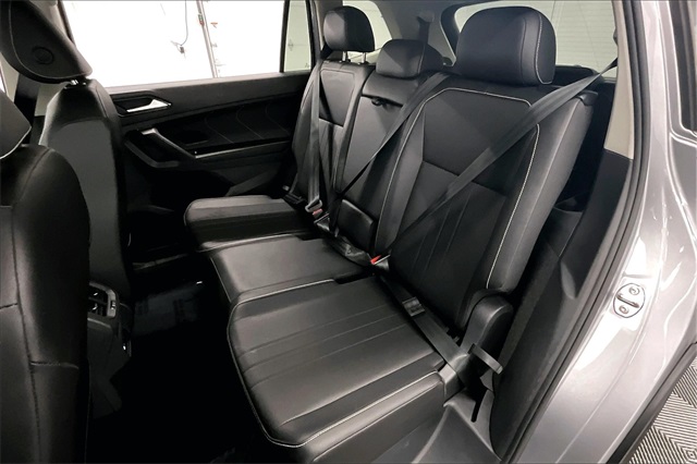 Vehicle image 21 of 37