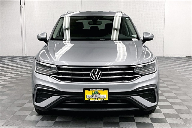Vehicle image 2 of 37