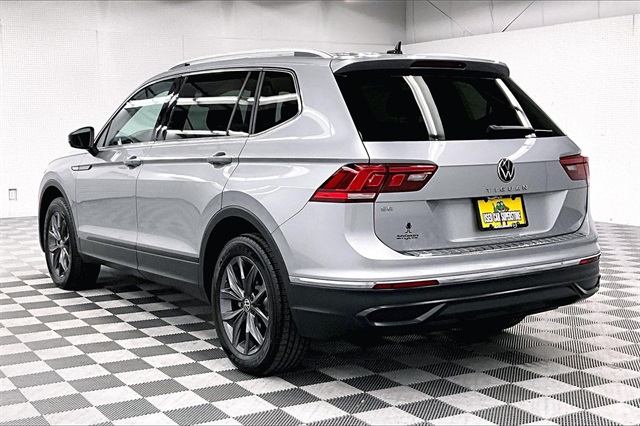 Vehicle image 6 of 37