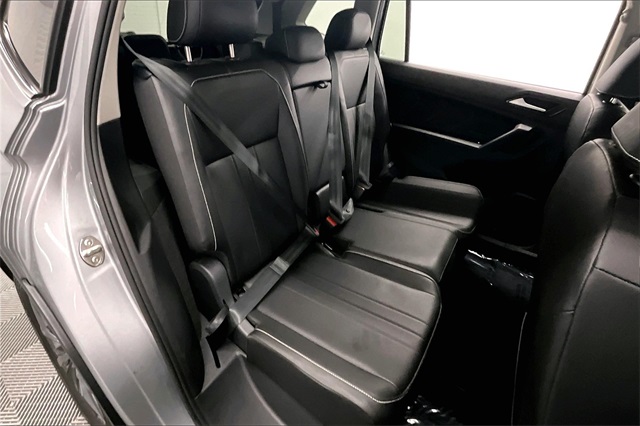 Vehicle image 22 of 37