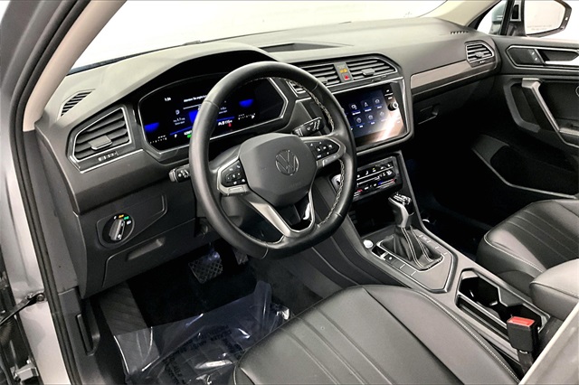 Vehicle image 13 of 37