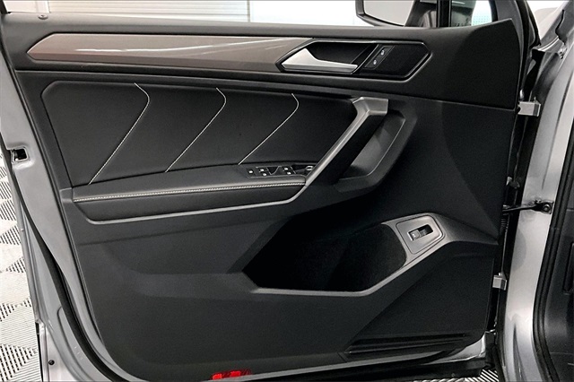 Vehicle image 17 of 37
