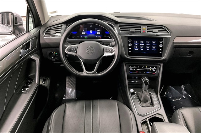 Vehicle image 7 of 37
