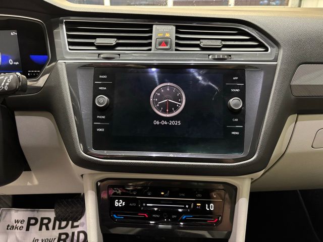 Vehicle image 18 of 25