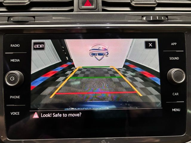 Vehicle image 21 of 25