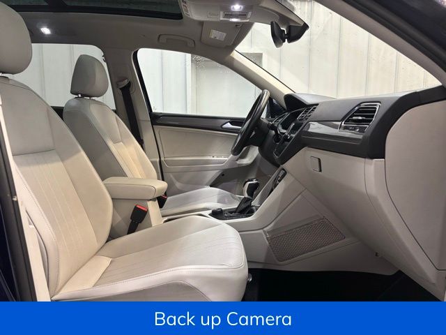 Vehicle image 11 of 25