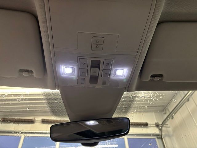 Vehicle image 22 of 25