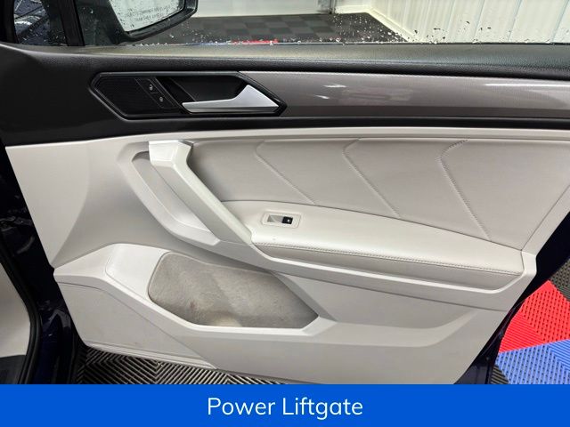 Vehicle image 10 of 25