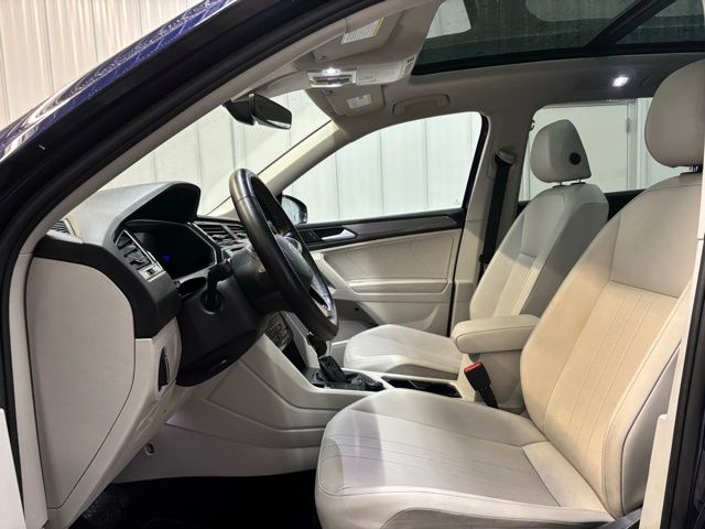 Vehicle image 13 of 25