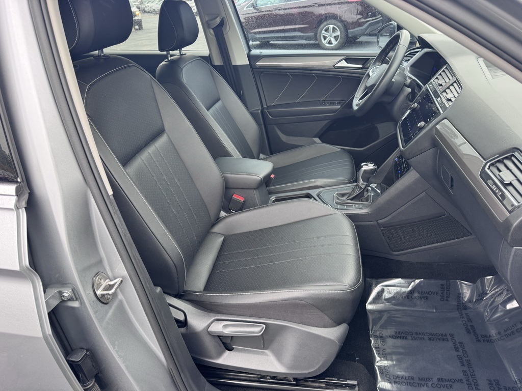 2023 Volkswagen Tiguan SE Image 18 of 42