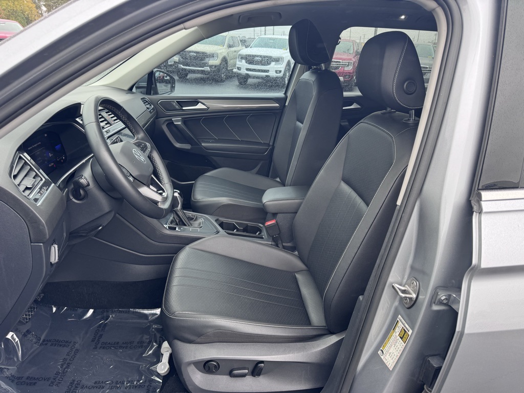 2023 Volkswagen Tiguan SE Image 21 of 42