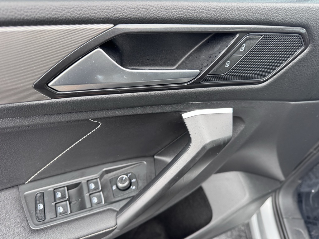 2023 Volkswagen Tiguan SE Image 32 of 42