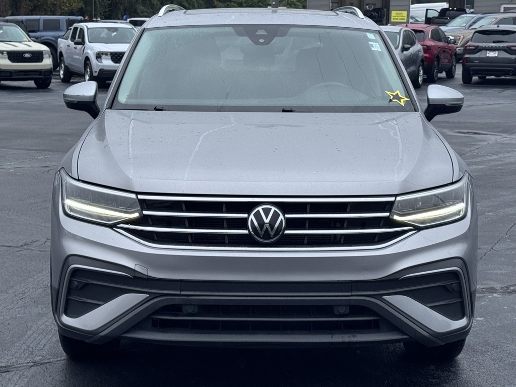 2023 Volkswagen Tiguan SE Image 2 of 42