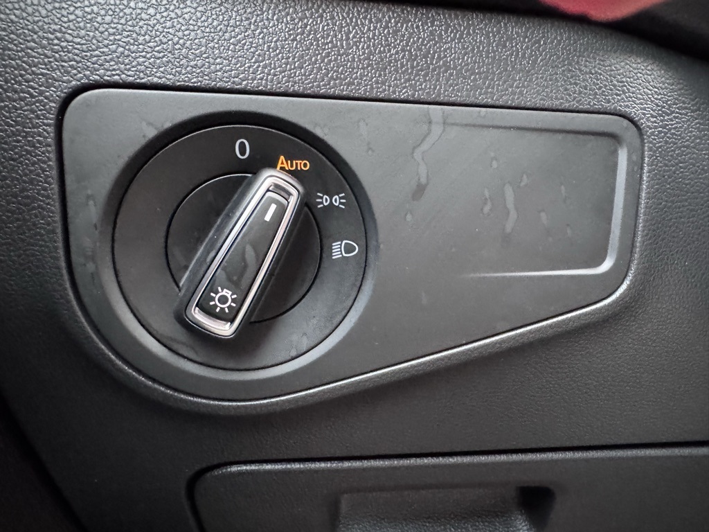 2023 Volkswagen Tiguan SE Image 34 of 42