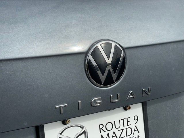 Vehicle image 28 of 30