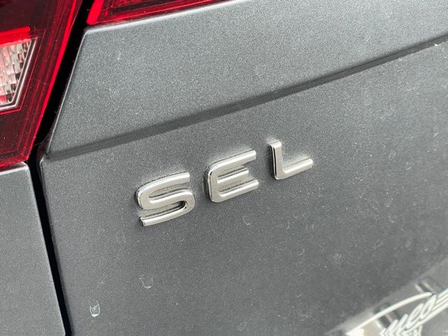 Vehicle image 27 of 30
