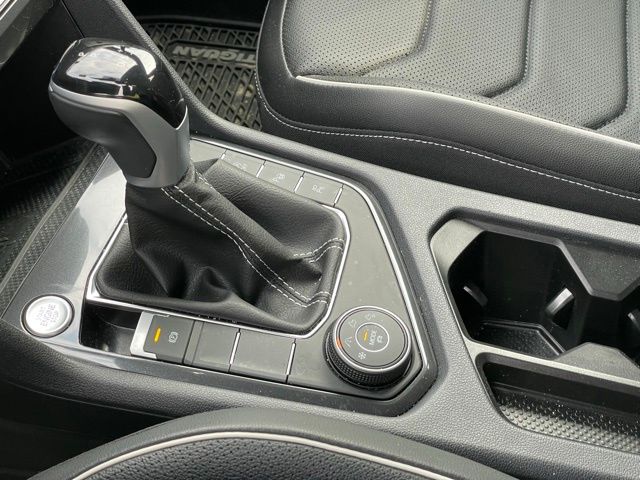 Vehicle image 20 of 30