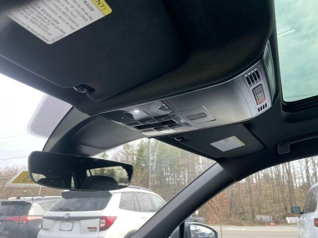 Vehicle image 21 of 30