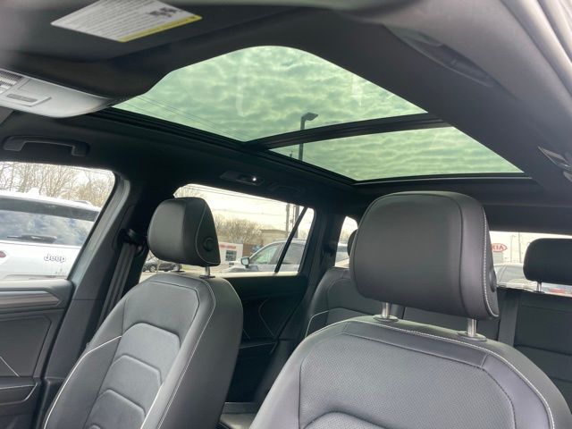 Vehicle image 23 of 30