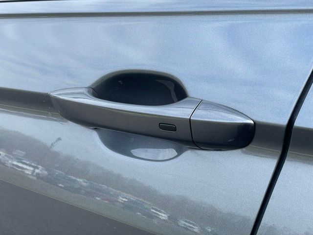 Vehicle image 26 of 30
