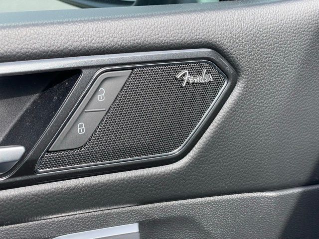 Vehicle image 13 of 30