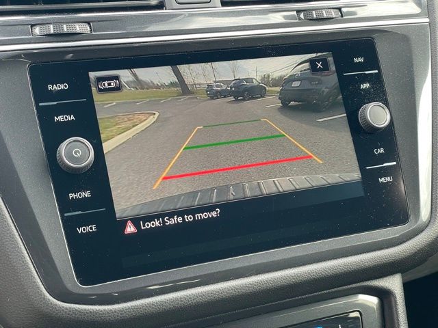 Vehicle image 19 of 30